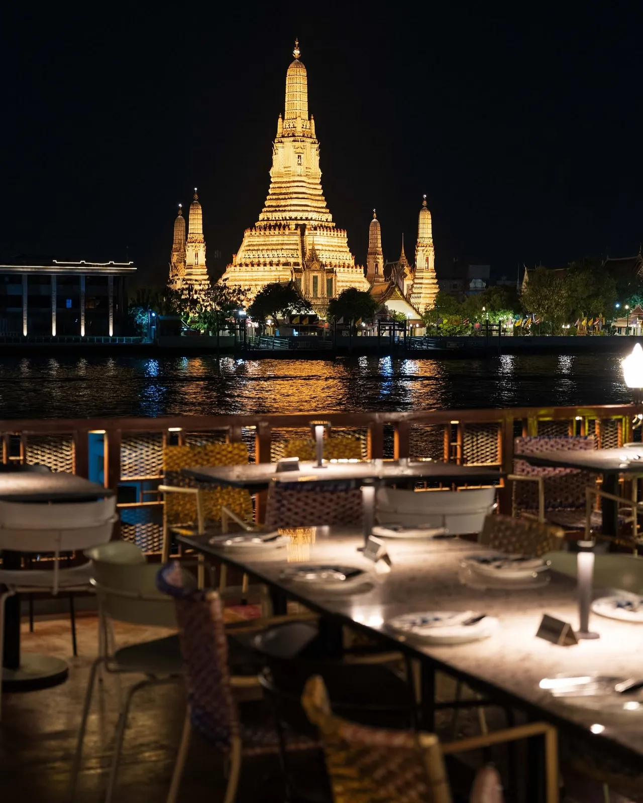 ร้านอาหารวิววัดอรุณ บรรยากาศดี เหมาะกับดินเนอร์และมื้อพิเศษ